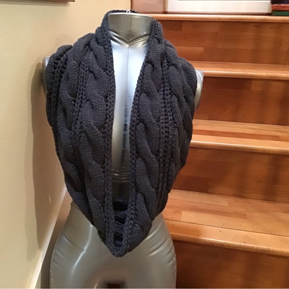 Chunky Knit Gray Scarf